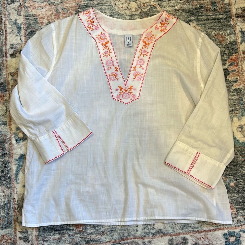 GAP. Embroidered summer blouse. Size XL. 100% cotton. Natural fibers.